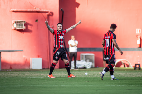 Vitória bate o Bragantino e respira fora do Z-4