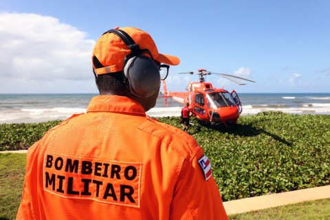 Capacitação aprimora bombeiros militares para integração entre salvamento aquático e aéreo