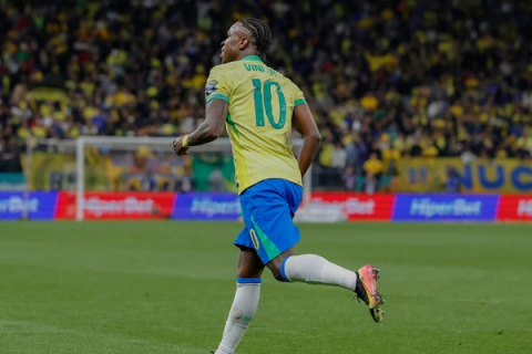 Com gol decisivo de Vini Jr, Brasil derrota Paraguai e se classifica para a Copa do Mundo