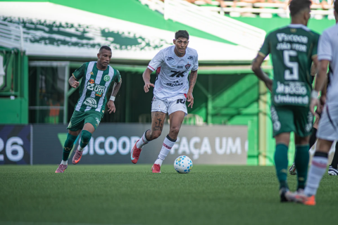 Vitória empata com a Chapecoense fora de casa após expulsão e chega aos 11 pontos no Brasileirão