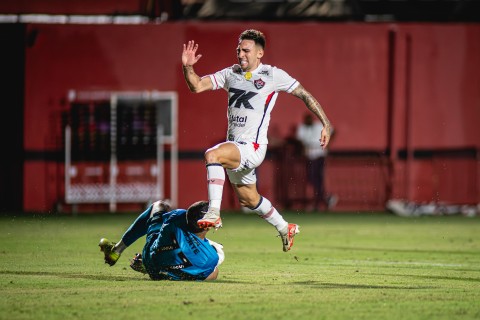 "Vitória perde para o Santos no Barradão e encerra a rodada dentro da zona de rebaixamento."